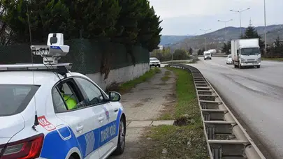 Bayram yolunda hız yapan yandı: Radarlar gece gündüz sahada!