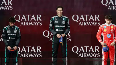 Russell Albert Park’ta damalı bayrağı tek başına kovaladı