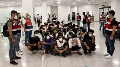 Kaçak Geçiş Girişimi Engellendi! Didim’de 101 Göçmen Yakalandı