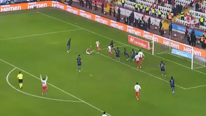 Fenerbahçe Antalya’da Takıldı! 90+6’da Direk Engel Oldu