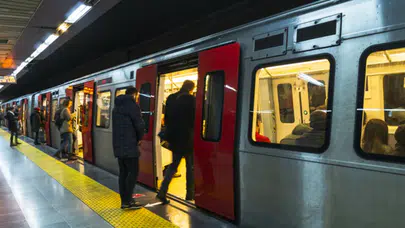 ANKARA METRO HATTINDA SON DURUM! Ulus’ta yaşanan olay ne, seferler neden aksıyor, intihar mı oldu, metro çalışıyor mu?