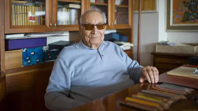 KALEMLER KİTABININ ÖZETİ! Kalemler kitabının yazarı kimdir, konusu ve anafikri nedir, Kalemler kitabı ne anlatıyor? Yaşar Kemal kimdir?