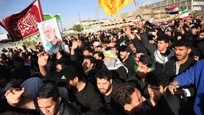 Bombardıman Sonrası İran’da Tarihi Gece! Gözler Meydanlara Çevrildi