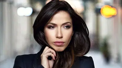 Burcu Güneş’ten Demet Akalın sözleri sahnede buz kesti