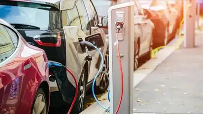 TÜİK VERİLERI AÇIKLANDI! Araç Satışları Düştü mü? Elektrikli ve Hibrit Araçlar Neden Yükselişte?