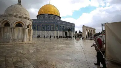 Fatih Camii’nde gece yarısı eylemi: Mescid-i Aksa için yapılan protesto gündemi sarstı