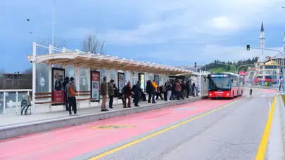 Sakarya'da Metrobüste Şaşırtan İtiraf! 'Oy Vermediğime İlk Kez Pişman Oldum'