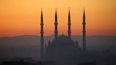 KADİR GECESİ HANGİ GÜNE DENK GELİYOR? 2026 Kadir Gecesi Ne Zaman Başlıyor?