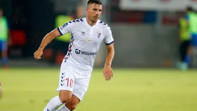 PODOLSKİ KIRMIZI KART POZİSYONU NEYDİ! Rakow maçında kimle tartıştı, Gornik Zabrze kaç kaç kazandı?