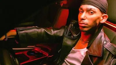 Ottoman Pop Tarzıyla Yükselen Genç Sanatçının Hayatı ve Başarı Dolu Hikayesi