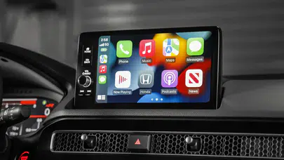 APPLE CARPLAY VE ANDROİD AUTO (2026) YASAK MI! Araç ekranında video izlemek suç mu, yeni trafik kuralları ne diyor?