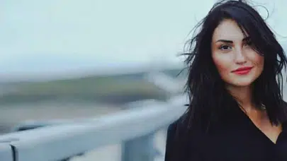 Siyaset Haberciliğinin Dikkat Çeken İsmi Rüya Akkuş, Kariyeri, Özel Hayatı ve Gündem Olan Diyalogları