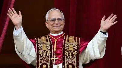 PAPA 14. LEO KİMDİR VE KÖKENİ! Asıl Adı Robert Francis Prevost Mu, Kaç Yaşında, Nereli, Nasıl Seçildi, Tarihi Önemi Nedir?