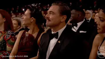 Oscar Gecesinde Leonardo DiCaprio’ya Yoğun İlgi! Yeni Tarzı Tartışma Yarattı