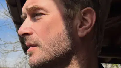 Civciv sarısı saçlar! Kıvanç Tatlıtuğ’un yeni tarzı olay yarattı