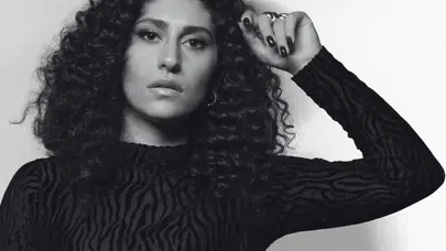 Elif Sanchez’den Yunan klasiğine güçlü yorum