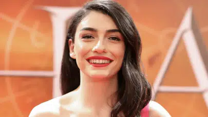 HAZAR ERGÜÇLÜ KİMDİR? Nerede doğdu, kaç yaşında, burcu ne, sevgilisi var mı? İnci Taneleri oyuncusunun hayatı