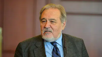 Tarih profesörünün ailesi: Göçmen geçmişi dikkat çekiyor!