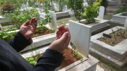 Bayramda Mezarlık Ziyaretlerinin Manevi Anlamı ve Okunan Dualar