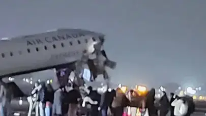 Kaç kişi yaralandı? Yolcu uçağı itfaiye aracıyla çarpıştı, uçuşlar durduruldu