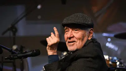 Osmanlı Tarihinin Usta İsmi İlber Ortaylı’nın Mezarı Fatih Sultan Mehmed’in Türbesine Komşu