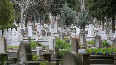 AREFE GÜNÜ ÖLÜLER BEKLER Mİ? Ölüler Bizi Görür Mü, Mezarlık Ziyareti Yapınca Ruhlar Haberdar Olur Mu?