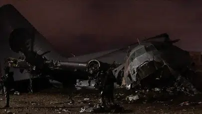 Kolombiya’da büyük facia: Askeri uçak kalkışta düştü!