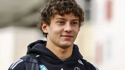 ANDREA KİMİ ANTONELLİ HAYATI VE KARİYERİ!