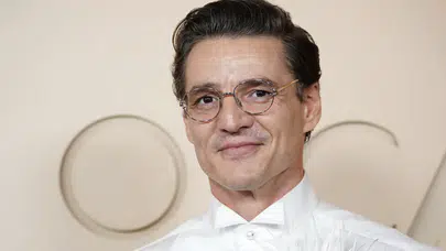 Oscar gecesinde en çok o konuşuldu: Pedro Pascal’ın yeni görünümü!