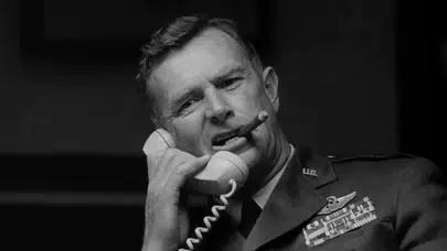 STERLİNG HAYDEN’IN BİYOGRAFİSİ! Ne zaman doğdu, hangi filmlerle ün kazandı, kariyeri nasıl ilerledi, neden efsane oldu?