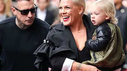 Pink’ten Boşanma İddialarına Fotoğraflı Yanıt! Ünlü Şarkıcı Söylentilere Noktayı Koydu