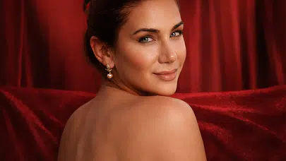 Pop müziğe yeni soluk: Ayla Çelik Kırmızı ile geri döndü