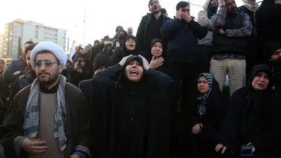 Hamaney’in ölümü sonrası İran’da sokak gösterileri düzenlendi