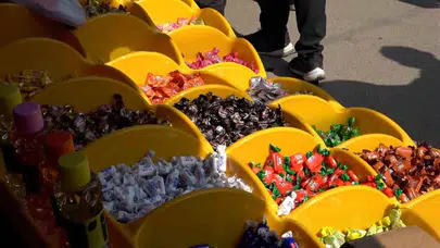 Bayram Alışverişinde Yoğunluk Artıyor: Şeker, Çikolata ve Lokum Rafları Doldu