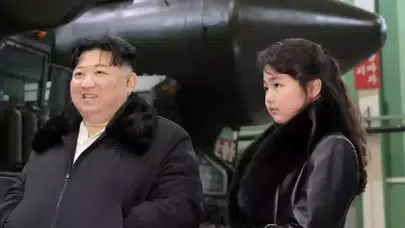 Kuzey Kore Füzeleri Hedefi Vurdu, Kim Jong-un ve Kızı Testi İzledi
