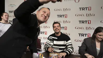 Gönül Dağı oyuncuları Külliye’de Ramazan etkinliğinde sevenleriyle buluştu