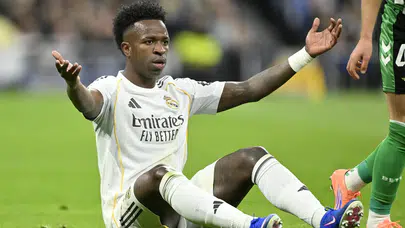 Real Madrid’de Kriz Derinleşiyor! Vinicius Jr’dan Alonso Dönemine Ait Yeni Tepki Görüntüleri