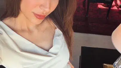 Devrim Özkan’ın Set Pozları Olay Oldu! Takipçilerden Aynı Yorum Yağdı