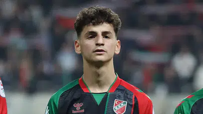 ADEM YEŞİLYURT KAÇ YAŞINDA, ASLEN NERELİ? Futbola başlangıcı nasıl oldu, hangi takımlarda oynadı, hangi pozisyonda oynuyor?