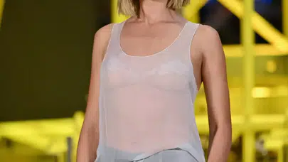 Margot Robbie’nin Son Görüntüsü Sosyal Medyada Estetik Tartışması Başlattı!