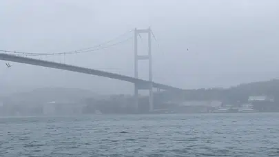 İstanbul’da sis hayatı felç etti! Boğaz kapandı, seferler durdu