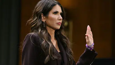 KRİSTİ NOEM GÖREVDEN AYRILIYOR MU! ABD İç Güvenlik Bakanı Değişti mi, Yerine Kim Geliyor?