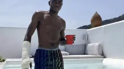 Osimhen’in O Görüntüsü Olay Yarattı! 'Bu Nasıl İyileşme Süreci?'