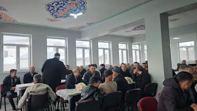 Bayramda Aynı Sofrada Buluşan Aydınlarlılar Geleneği Sürdürdü