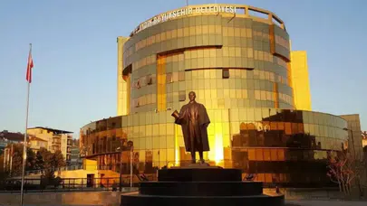 Belediyeden gelen sıcak yemek kapıları tek tek çalıyor