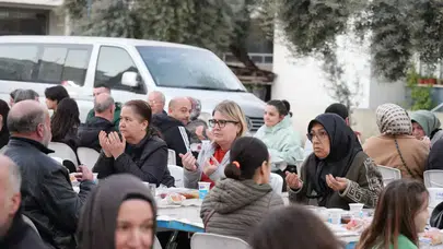 Foça Belediyesi Ramazan Sofrasını Bu Kez İlçenin Kalbinde Kuruyor