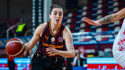 Sahada lider, parkede yıldız: Ayşe Cora Yamaner!