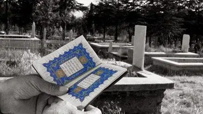 MEZARLIKTA HANGİ DUALAR OKUNUR? Kabir Ziyaretinde Okunacak Dualar, Sureler ve Doğru Okunuşları Nelerdir?