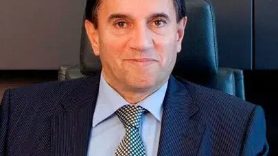 ÜSTÜN DÖKMEN HAYATI VE KİMDİR! Ne mezunu? Evli mi, çocuğu var mı?