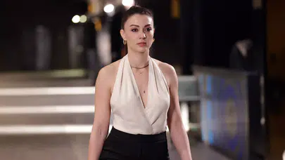 Burcu Özberk kimdir, kaç yaşında, aslen nereli, mesleği ne, ne iş yapıyor, evli mi, çocuğu var mı?